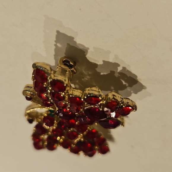 Beautiful Red Rhinestone & Goldtone Butterfly Brooch - Picture 2 of 5
